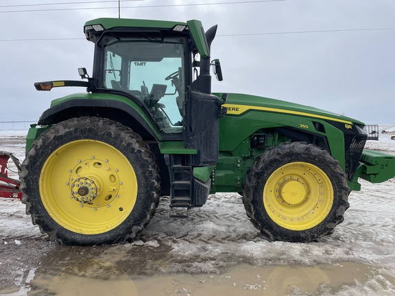 2020 John Deere 8R 250 Tractor