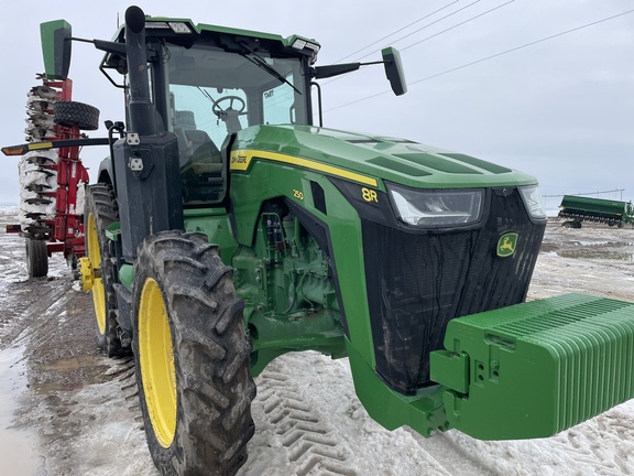 2020 John Deere 8R 250 Tractor