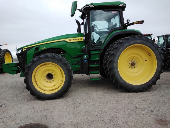 2020 John Deere 8R 250 Tractor