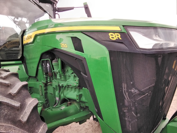 2020 John Deere 8R 250 Tractor