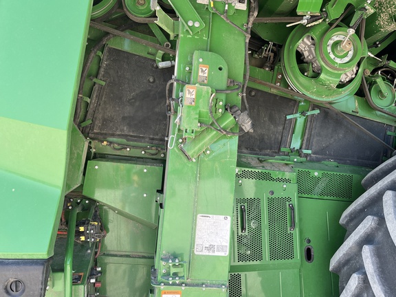 2023 John Deere X9 1000 Combine