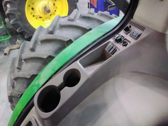 2015 John Deere 8270R Tractor