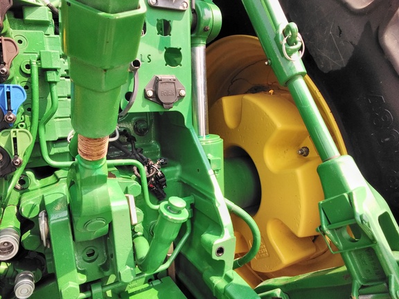 2015 John Deere 8270R Tractor