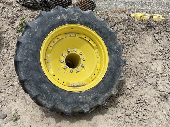 2013 John Deere 8335R Tractor