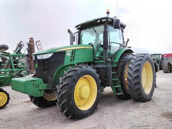 2012 John Deere 7260R Tractor