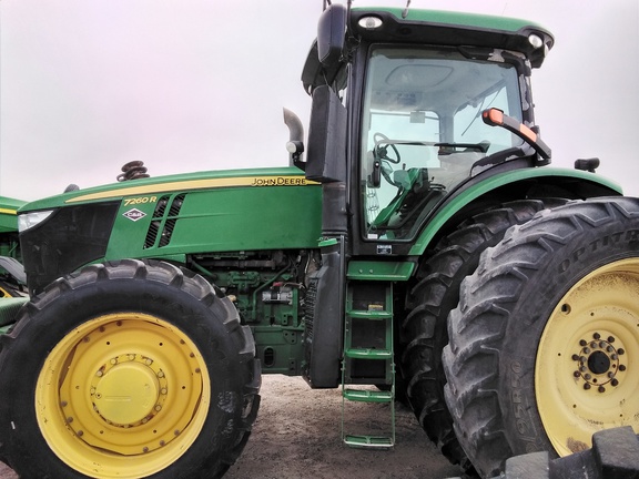 2012 John Deere 7260R Tractor