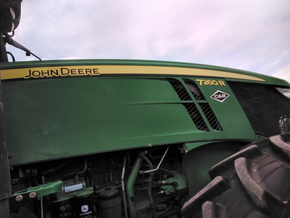 2012 John Deere 7260R Tractor