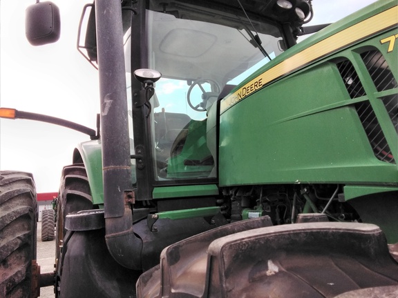 2012 John Deere 7260R Tractor