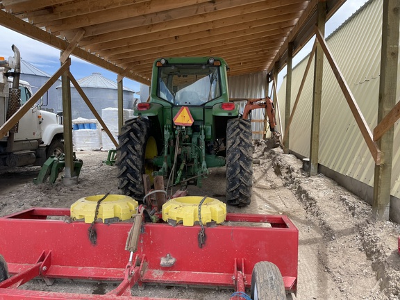 2003 John Deere 7520 Tractor