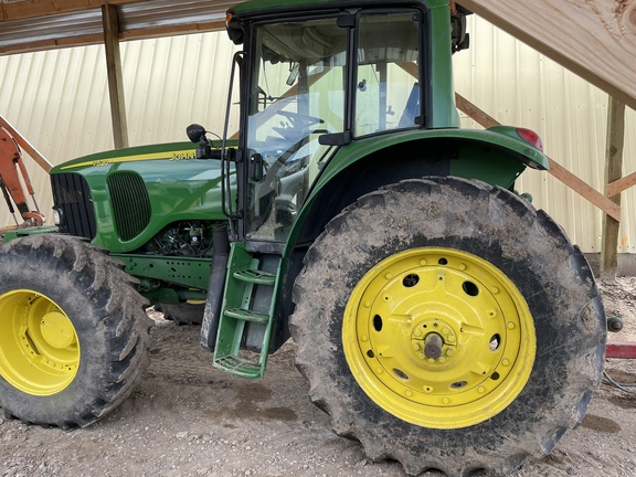 2003 John Deere 7520 Tractor