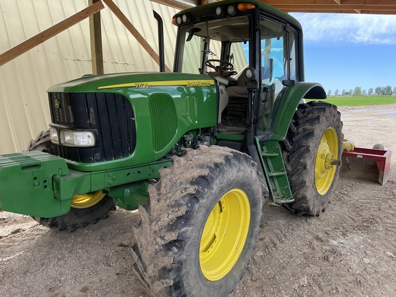 2003 John Deere 7520 Tractor