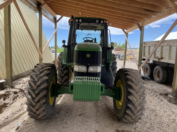 2003 John Deere 7520 Tractor