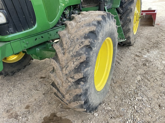 2003 John Deere 7520 Tractor