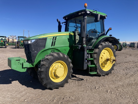 2015 John Deere 7210R Tractor