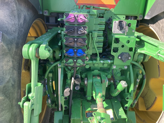 2015 John Deere 7210R Tractor