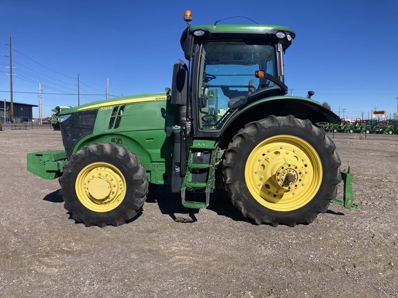 2015 John Deere 7210R Tractor