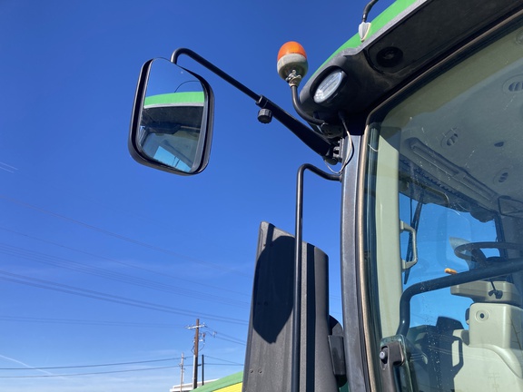 2015 John Deere 7210R Tractor