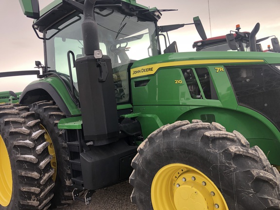 2020 John Deere 7R 210 Tractor