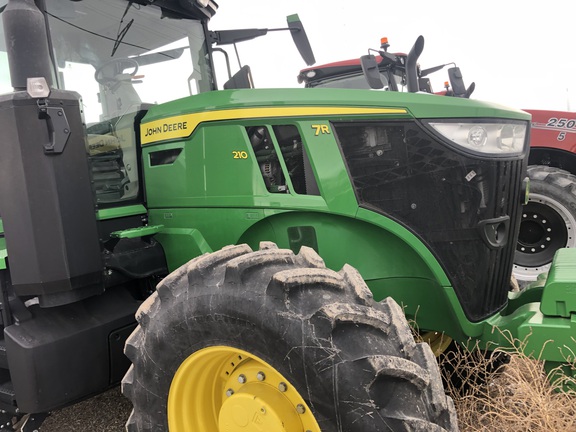 2020 John Deere 7R 210 Tractor