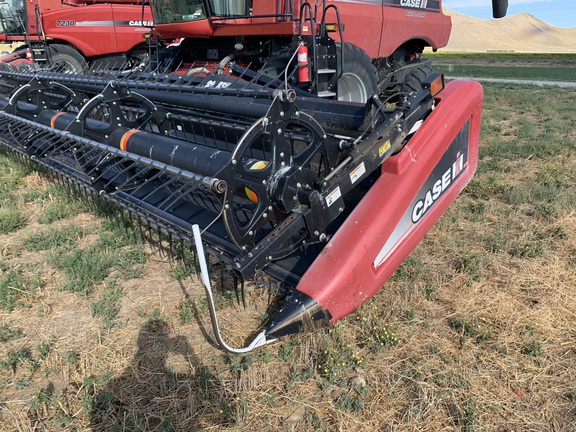 2009 Case IH 2142-35 Header Combine