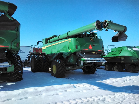 2023 John Deere X9 1000 Combine
