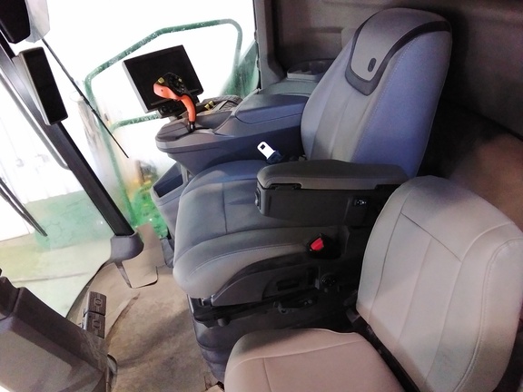 2023 John Deere X9 1000 Combine