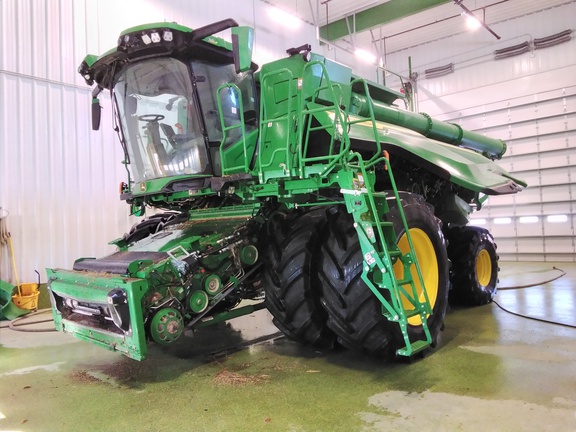 2023 John Deere X9 1000 Combine