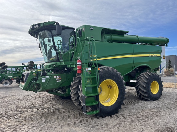 2024 John Deere S780 Combine
