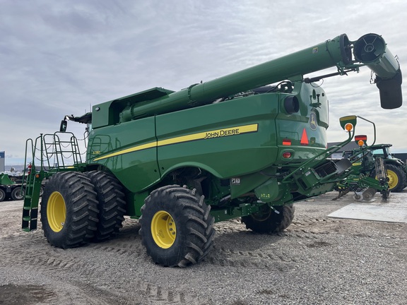 2024 John Deere S780 Combine