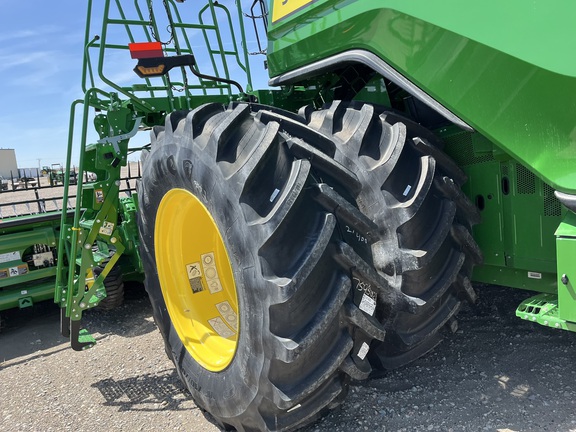 2024 John Deere X9 1000 Combine