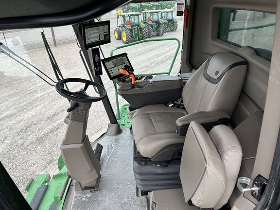 2024 John Deere X9 1000 Combine