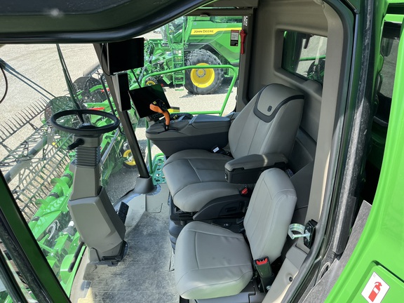 2024 John Deere X9 1000 Combine