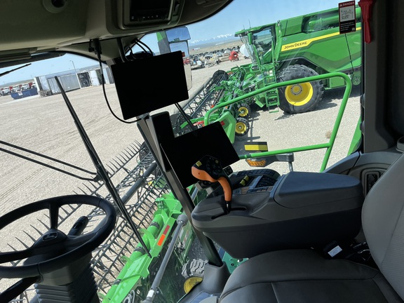 2024 John Deere X9 1000 Combine