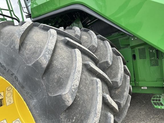 2024 John Deere X9 1000 Combine