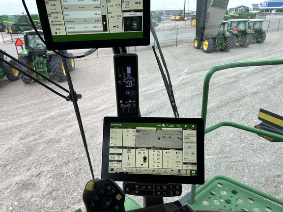 2024 John Deere X9 1000 Combine