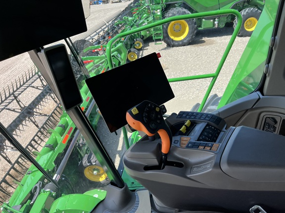 2024 John Deere X9 1000 Combine
