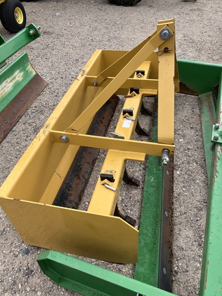 2018 John Deere 5' box blade Misc