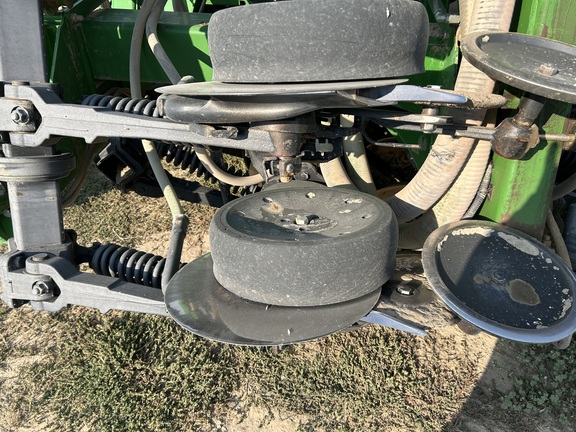 2011 John Deere 1890 Air Seeder