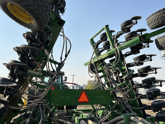 2011 John Deere 1890 Air Seeder