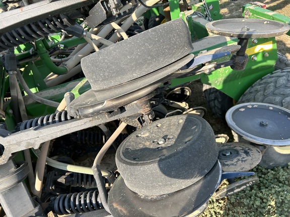 2011 John Deere 1890 Air Seeder