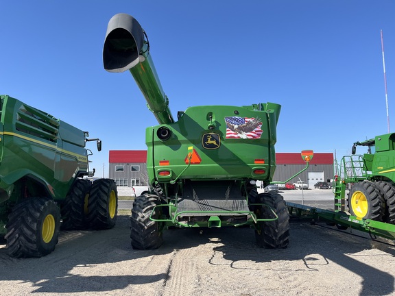 2023 John Deere S780 Combine