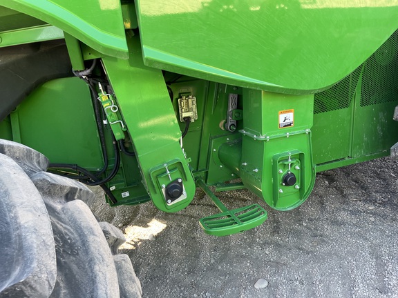 2023 John Deere S780 Combine