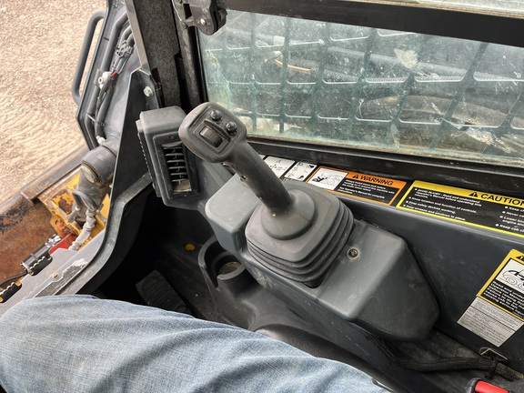 2019 John Deere 324G Skid Steer Loader