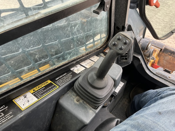 2019 John Deere 324G Skid Steer Loader