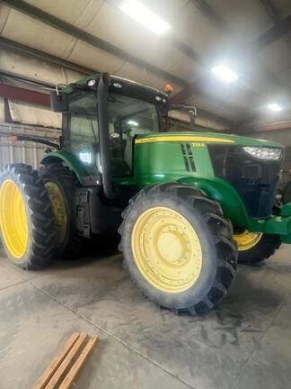 2013 John Deere 7215R Tractor