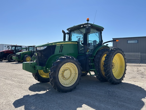 2013 John Deere 7215R Tractor
