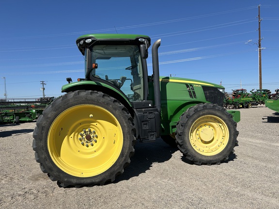 2013 John Deere 7215R Tractor