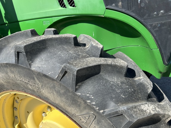 2013 John Deere 7215R Tractor