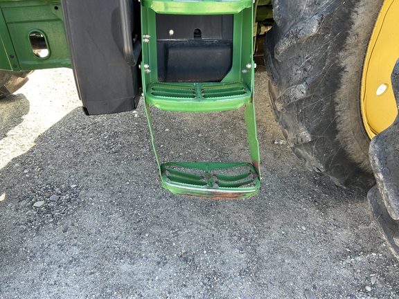 2013 John Deere 7215R Tractor