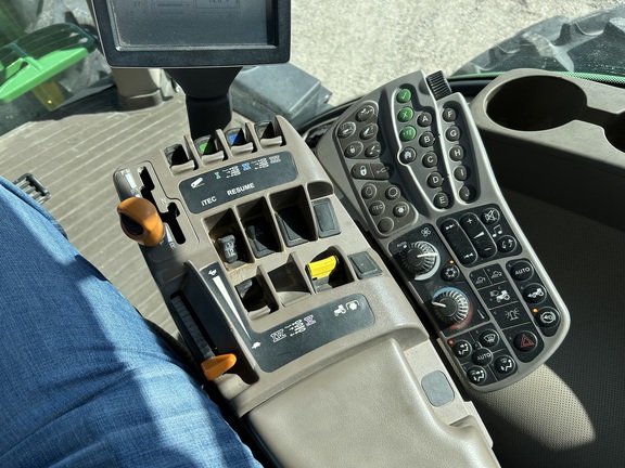 2013 John Deere 7215R Tractor